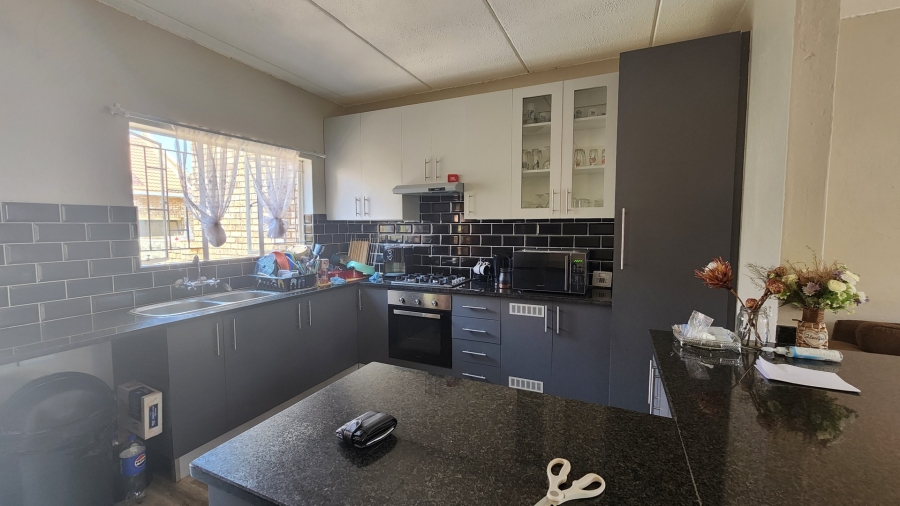 To Let 3 Bedroom Property for Rent in Baillie Park North West